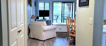 COMPLETELY UPDATED 2 BED 2 BATH VILLA, WALK TO BEACH, MULTIPLE POOLS & HOT TUB