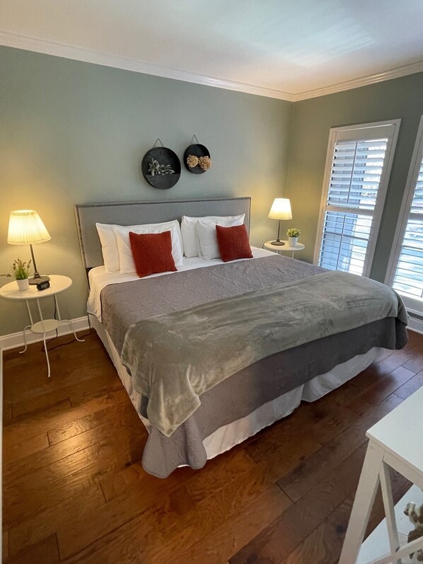 2 chambres, coffre-fort, fer et planche à repasser