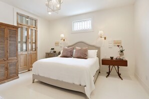 6 bedrooms, iron/ironing board, travel crib, free WiFi - Uptown w/yard and near Universities (New Orleans)