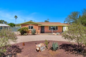 Exterior - A Warm, Stylish Stay in the Heart of Tucson! (Tucson)