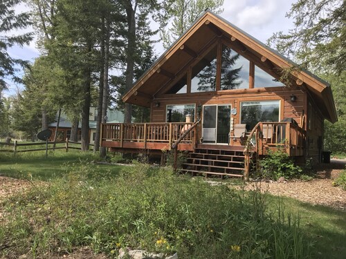 Affordable ski retreat! Center of Valley, 30 minutes to Whitefish and Blacktail!
