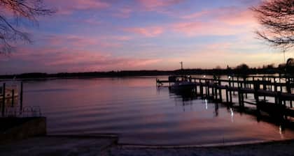 Santee Lake Marion orillas del lago! Playa de arena, rampa, capacidad para 19 personas, Wi-Fi, cable