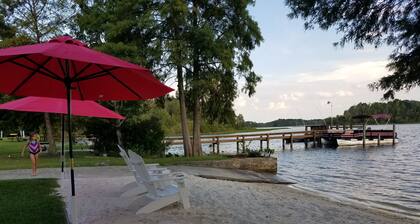SANITIZED! Lake Marion Lakefront Sandy Beach, Ramp, Sleeps 19, Wi-Fi Cable