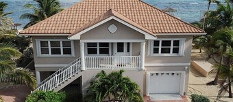 Coco Kai Beach Front Villa with Heated Pool and Private Dock