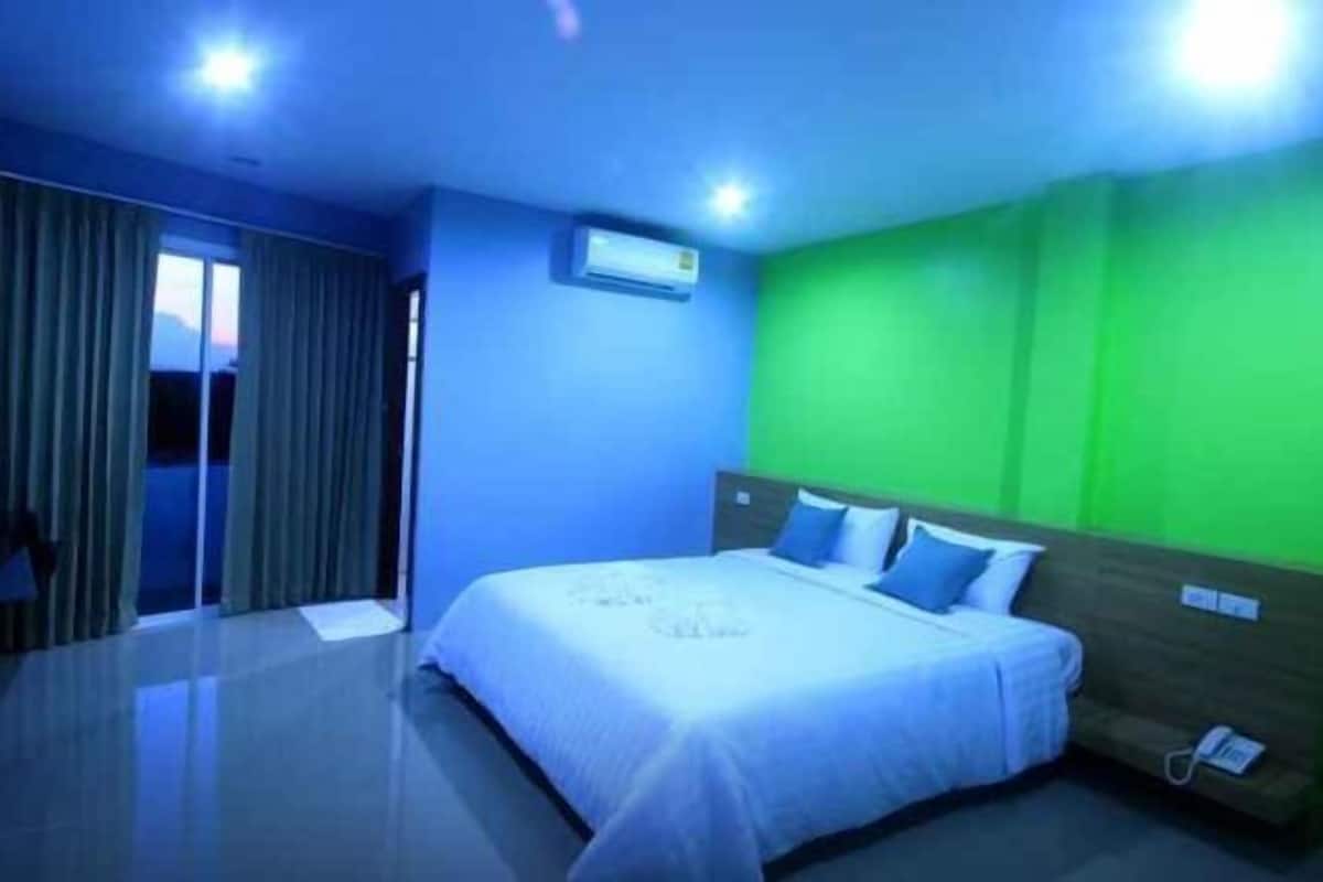 In-room safe, rollaway beds, free WiFi