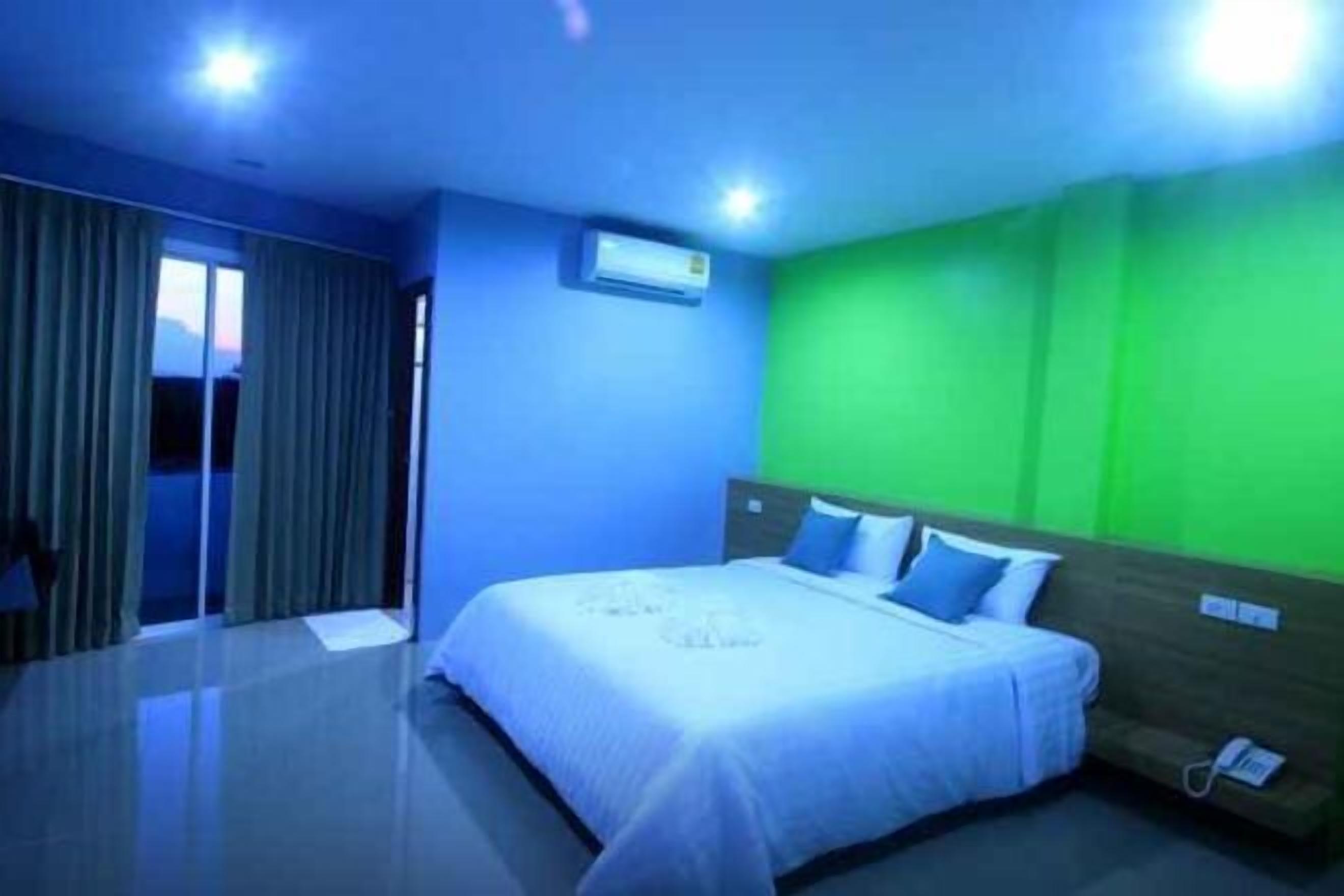 In-room safe, rollaway beds, free WiFi