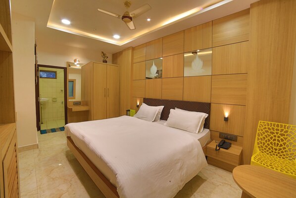 1 bedroom, in-room safe, desk, blackout curtains