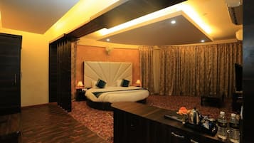 Premium bedding, minibar, in-room safe, desk