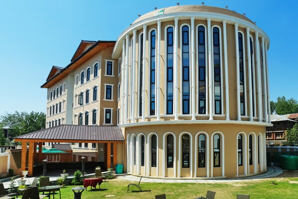 Mặt tiền nơi lưu trú