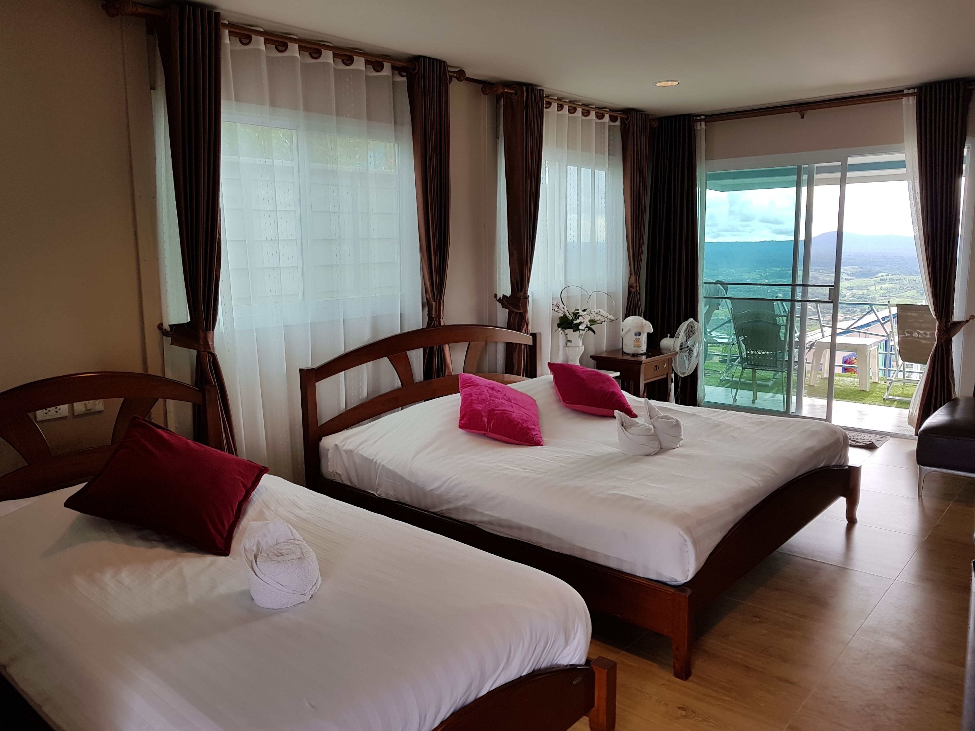 Deluxe Double Room, Non Smoking, Mountain View | Minibar, rollaway beds, free WiFi