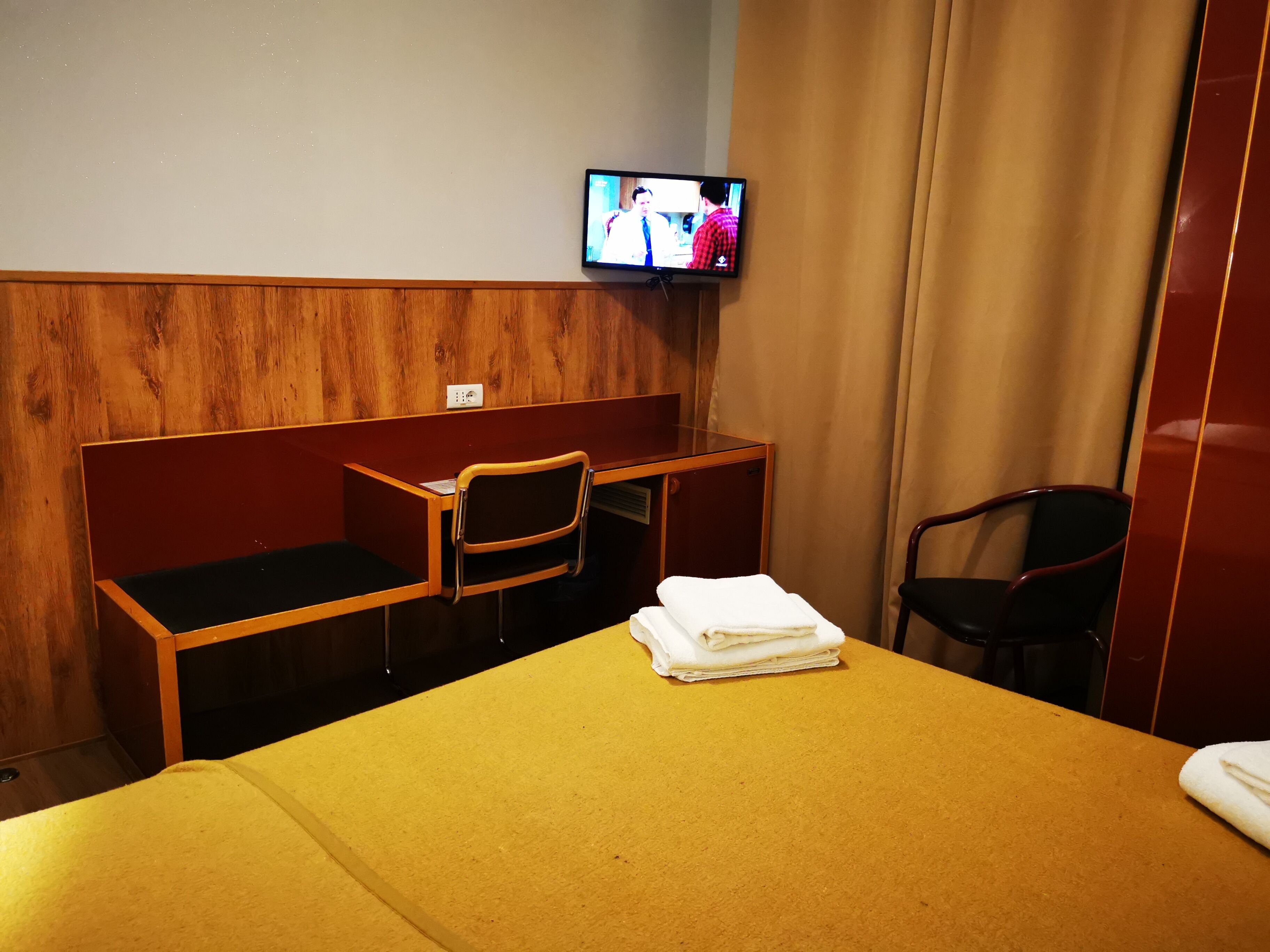 Photo - New Alexander Hotel