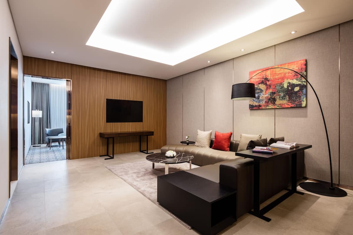 Suite, 1 letto king, non fumatori (Spa) | Una cassaforte in camera, una scrivania, tende oscuranti