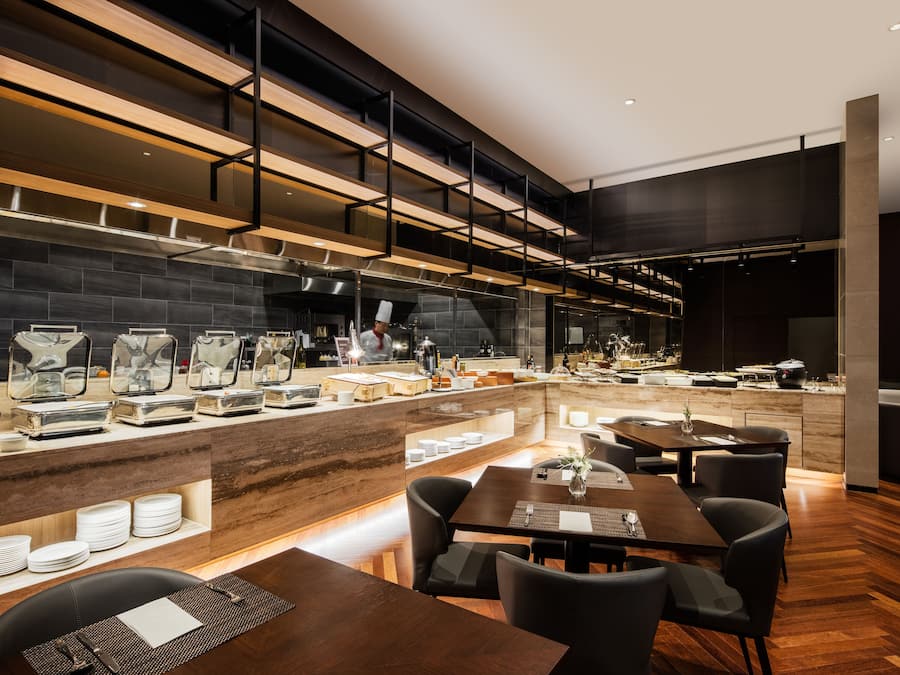 Daily buffet breakfast (KRW 29000 per person)