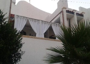 Family Apartment, 3 Bedrooms, Non Smoking, Sea View | Balcony - A Casa di Amici (Salve)