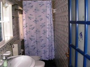 Economy appartement, uitzicht op zee (Tulipano) | Badkamer | Een douche