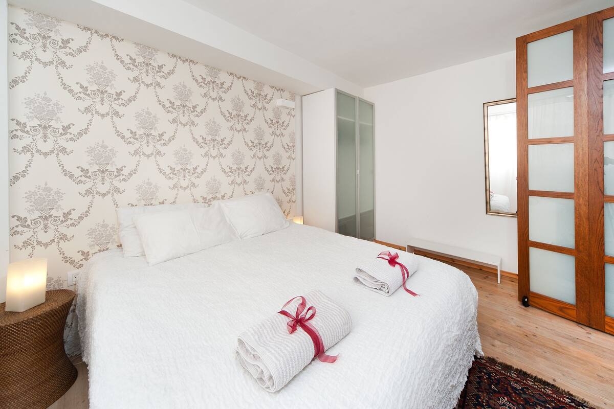 1 bedroom, desk, iron/ironing board, free cots/infant beds