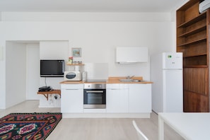 Apartment, 1 Bedroom (Front) | Private kitchenette | Full-sized fridge, microwave, oven, stovetop - Sea N'Rent - 83 J.L Gordon Tel Aviv (Tel Aviv)