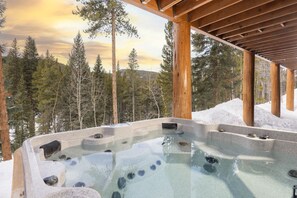 Bain à remous extérieur