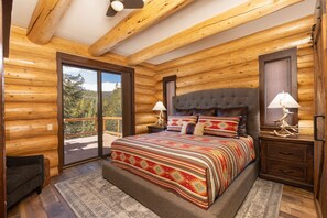 4 slaapkamers, een strijkplank/strijkijzer, gratis wifi, beddengoed