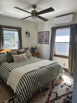 1 slaapkamer, een strijkplank/strijkijzer, gratis wifi, beddengoed