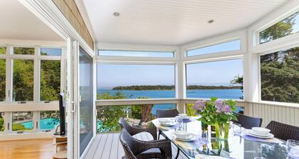 Executive Waterfront Luxury Estate 6000 Sqft; Heated Pool; Elevator