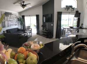 Smart-TV, Stereoanlage, Computerbildschirme, Drucker