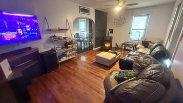 Smart TV, fireplace, DVD player, table football