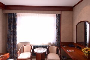 Executive Suite, 2 Bedrooms, Ensuite, City View | Room amenity