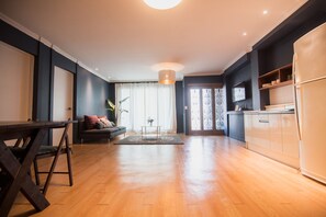 Suite (1) | Wohnbereich | LED-Fernseher