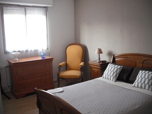 1 Schlafzimmer, schallisolierte Zimmer, Bügeleisen/Bügelbrett