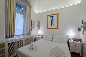 1 bedroom, in-room safe, iron/ironing board, WiFi - Romantic apartment at Roman Forum (2+2) (roma)