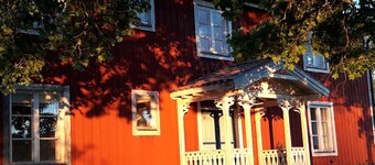 Historic manor house from 1860 with 2 full floors