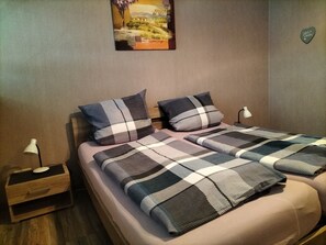 2 habitaciones, tabla de planchar con plancha y wifi gratis 