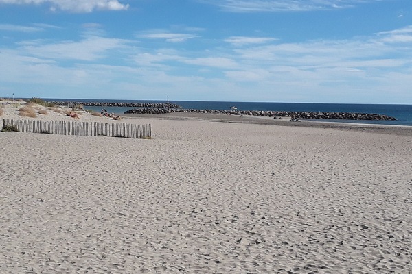 Plage à proximité, chaises longues