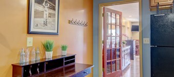 Luxury European Style Executive Large Apartment Near Sevierville and Knoxville