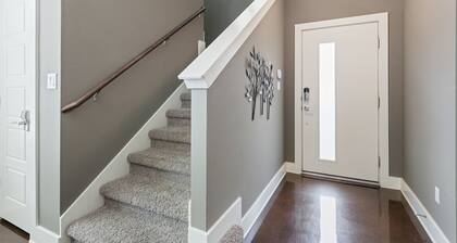 LUXURIOUS Posh Condo 3 Beds/3 Full Baths! Upscale Deco 5 Minutes From The Domain