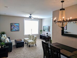 Flat-screen TV, stereo