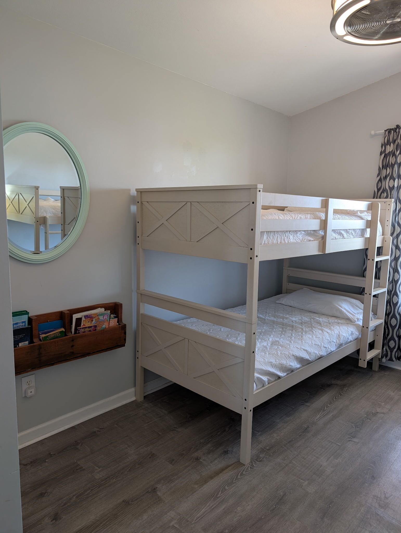 4 bedrooms, travel cot, free WiFi, bed sheets