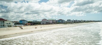 Reel Nice: 2nd Row Gem, Beach and Pier View from Balcony! 