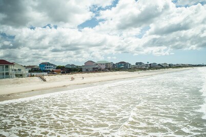 Reel Nice: 2nd Row Gem, Beach and Pier View from Balcony!