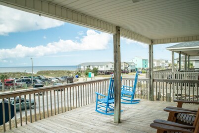 Reel Nice: 2nd Row Gem, Beach and Pier View from Balcony! 