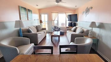 Fernseher, DVD-Player, Bücher