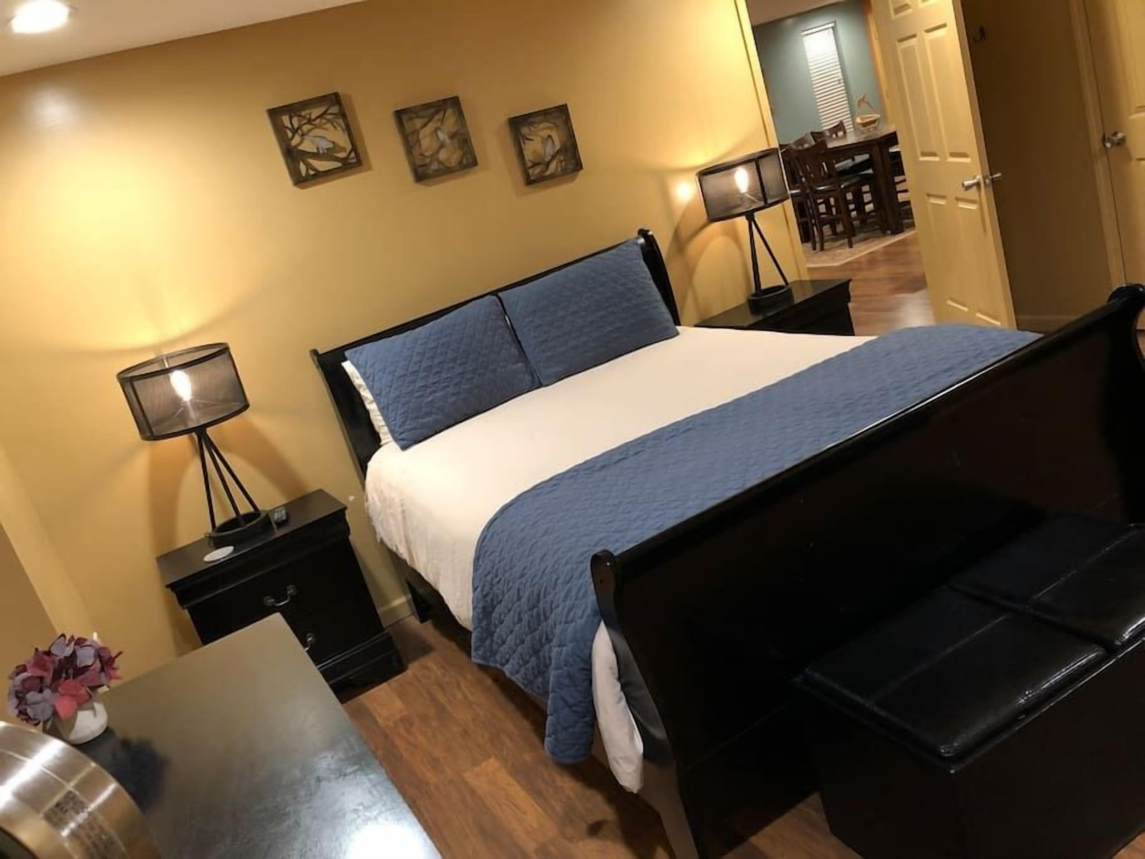Luxury Barndo 2B European Style Farm Stay Highland Cows, Chickens, Ducks Near Sevierville
