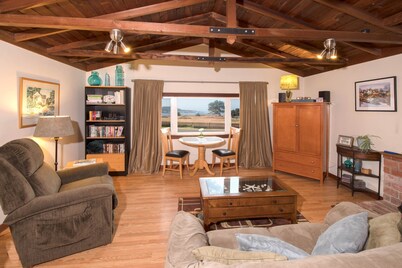 Heart of Mendocino Village, Fabulous Views!