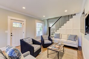 Smart TV, fireplace, books