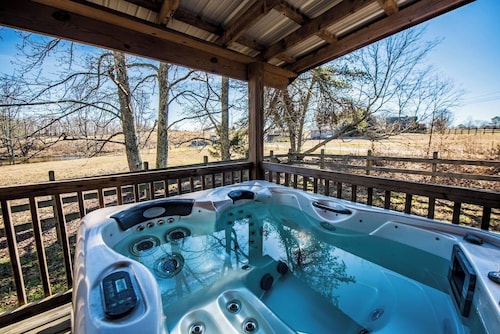 Bass Cabin with hot tub