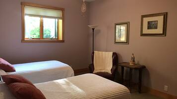 3 bedrooms, iron/ironing board, free WiFi, bed sheets