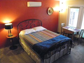1 habitación, escritorio, tabla de planchar con plancha y wifi gratis