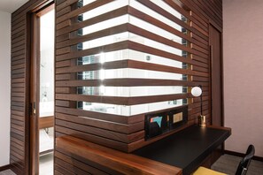 Colchones con pillow-top, minibar y caja de seguridad en la habitación 