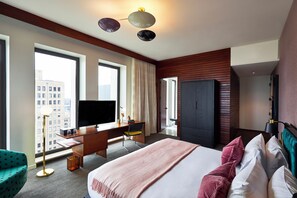 Pillow-top beds, minibar, in-room safe, desk - Fairlane Hotel (Nashville)